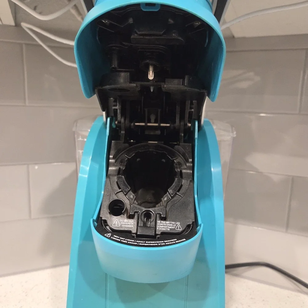 Keurig 2.0 Single Serve Coffee Maker Model K2.0-200 Turquoise Blue NO DRIP TRAY